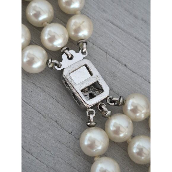 Vintage Triple Strand Faux Pearl with Box Clasp Necklace - Picture 4 of 6
